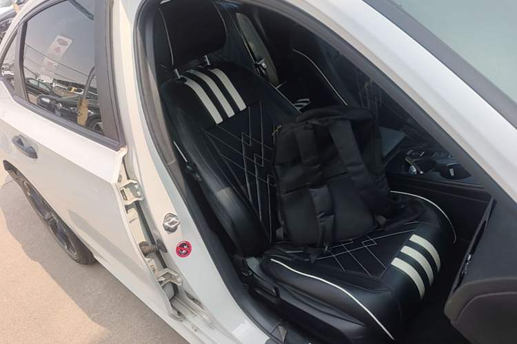Used Honda Civic 2022 240TURBO CVT Dynamic Edition Right Front Seat
