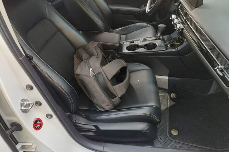Used Honda Civic 2022 240TURBO CVT Dynamic Edition Right Front Seat