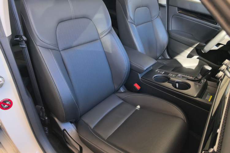 Used Honda Civic 2022 240TURBO CVT Dynamic Control Version Right Front Seat
