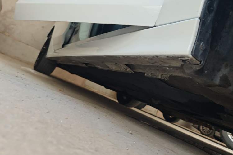Used Honda Civic 2022 240TURBO CVT Dynamic Edition Right Side Sill