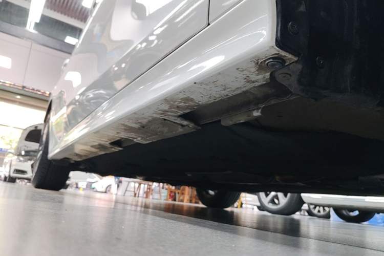 Used Honda Civic 2022 240TURBO CVT Dynamic Edition Right Side Sill