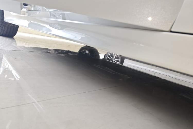 Used Honda Civic 2022 240TURBO CVT Dynamic Edition Right Side Sill