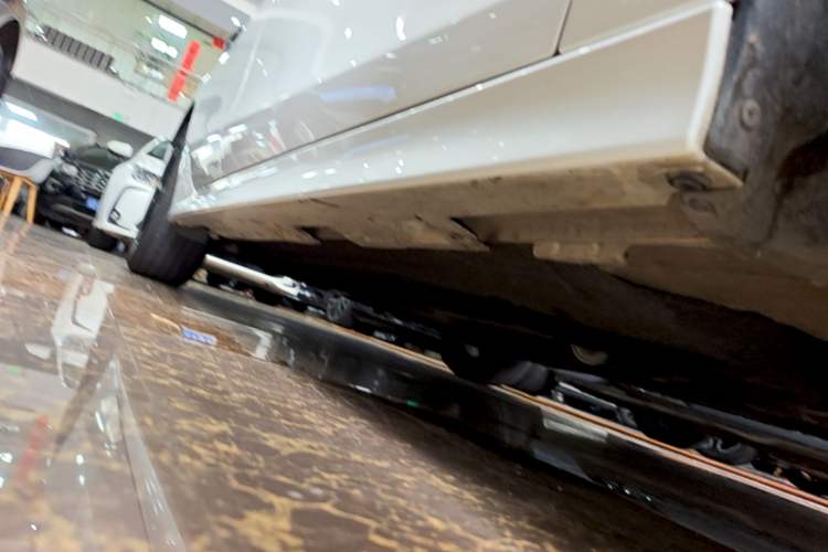Used Honda Civic 2022 240TURBO CVT Dynamic Edition Right Side Sill