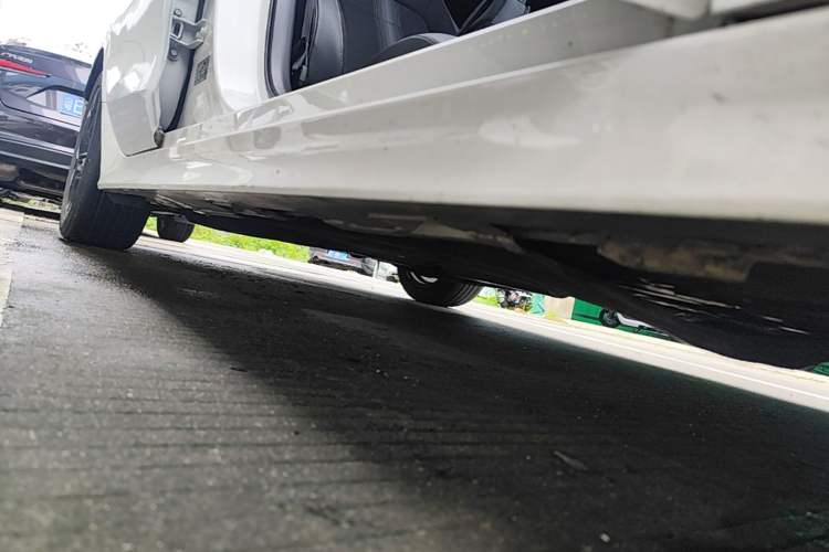 Used Honda Civic 2022 240TURBO CVT Dynamic Edition Right Side Sill