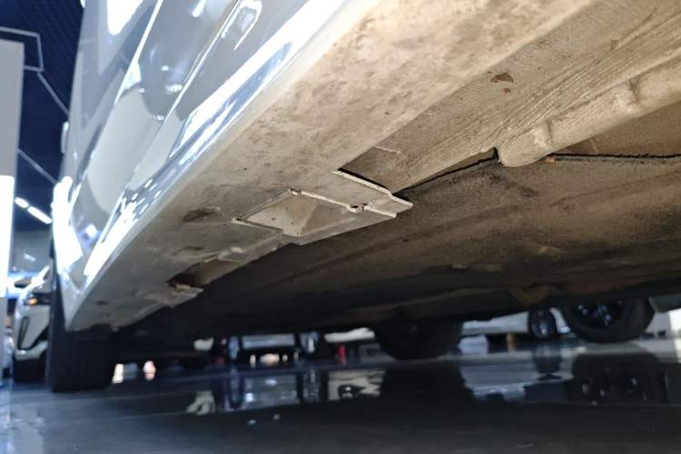 Used Honda Civic 2022 240TURBO CVT Dynamic Edition Right Side Sill