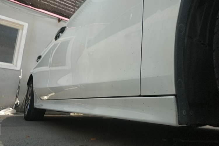 Used Honda Civic 2022 240TURBO CVT Dynamic Edition Right Side Sill