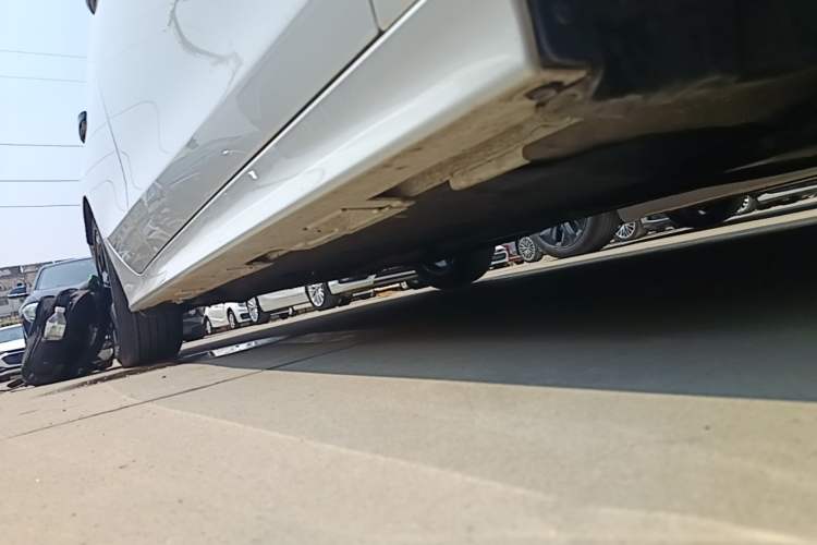 Used Honda Civic 2022 240TURBO CVT Dynamic Edition Right Side Sill