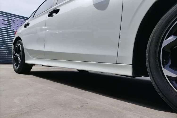 Used Honda Civic 2022 240TURBO CVT Dynamic Edition Right Side Sill