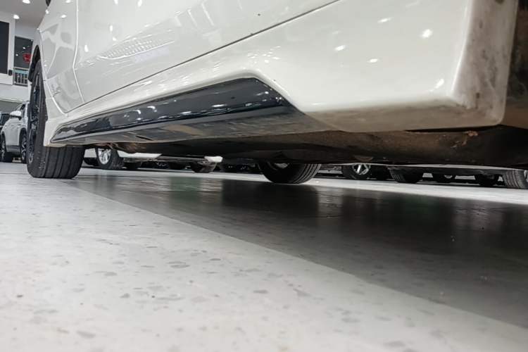 Used Honda Civic 2022 240TURBO CVT Dynamic Edition Right Side Sill