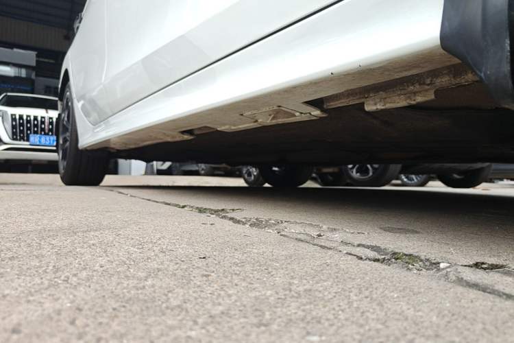 Used Honda Civic 2022 240TURBO CVT Dynamic Edition Right Side Sill
