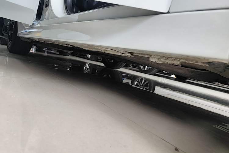 Used Honda Civic 2022 240TURBO CVT Dynamic Edition Right Side Sill