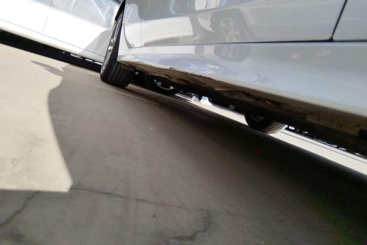 Used Honda Civic 2022 240TURBO CVT Dynamic Edition Right Side Sill