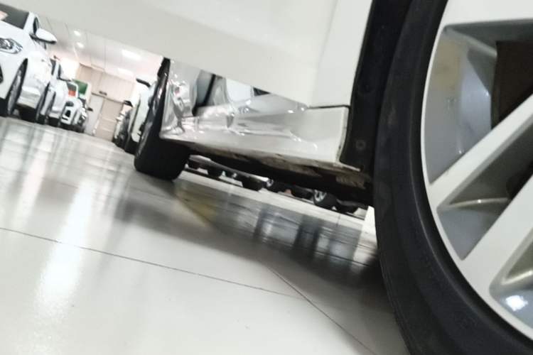 Used Honda Civic 2022 240TURBO CVT Dynamic Edition Right Side Sill