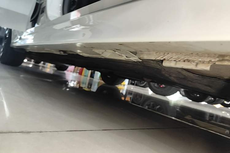 Used Honda Civic 2022 240TURBO CVT Dynamic Edition Right Side Sill