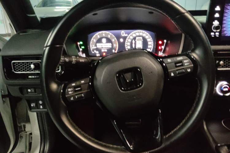 Used Honda Civic 2022 240TURBO CVT Dynamic Edition Steering Wheel