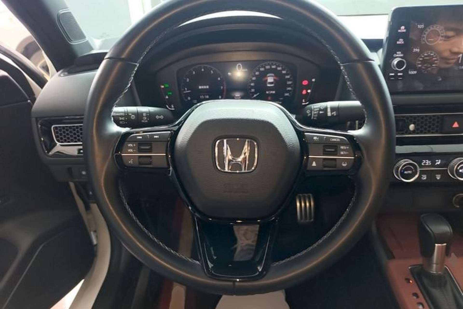 Used Honda Civic 2022 240TURBO CVT Dynamic Edition Steering Wheel