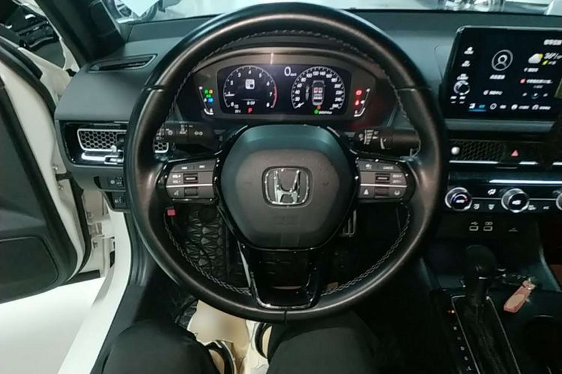 Used Honda Civic 2022 240TURBO CVT Dynamic Edition Steering Wheel