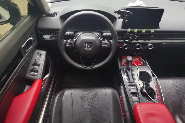 Used Honda Civic 2022 240TURBO CVT Dynamic Edition Steering Wheel