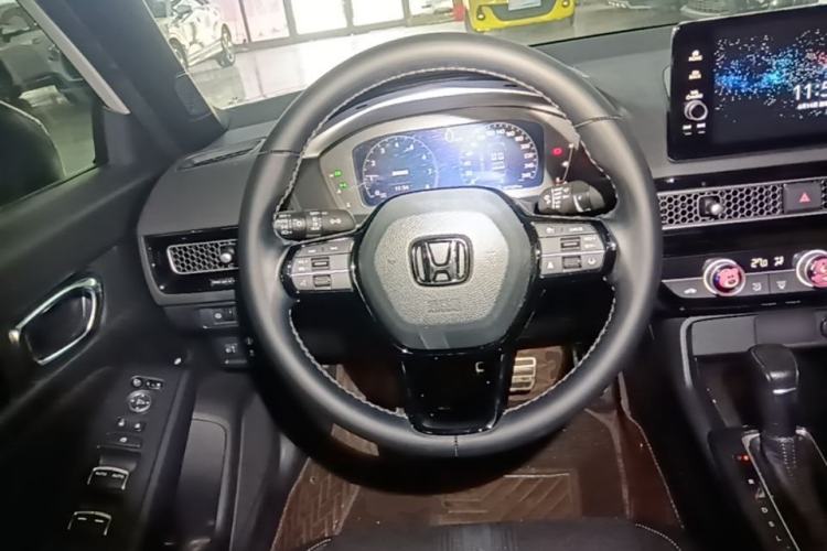 Used Honda Civic 2022 240TURBO CVT Dynamic Edition Steering Wheel