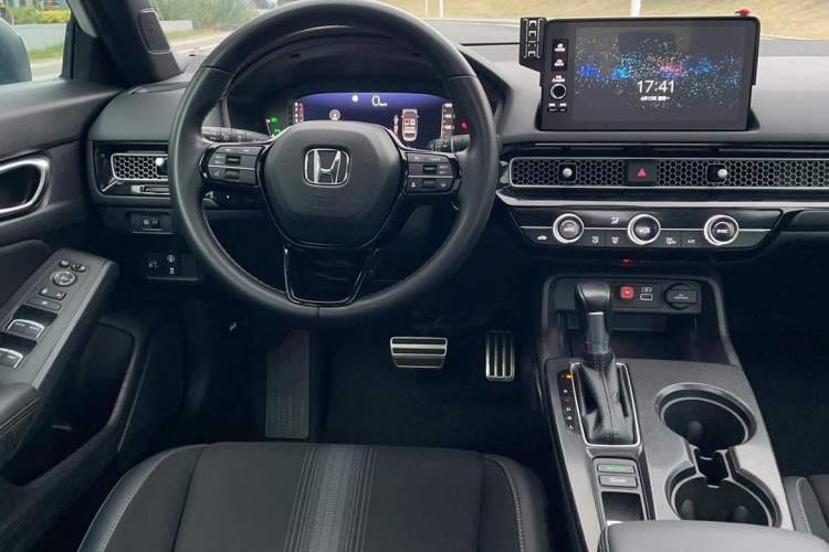 Used Honda Civic 2022 240TURBO CVT Dynamic Edition Steering Wheel
