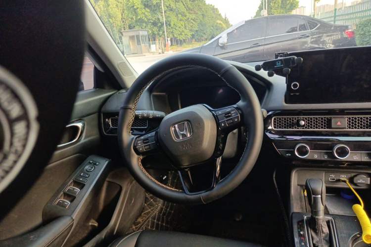 Used Honda Civic 2022 240TURBO CVT Dynamic Edition Steering Wheel