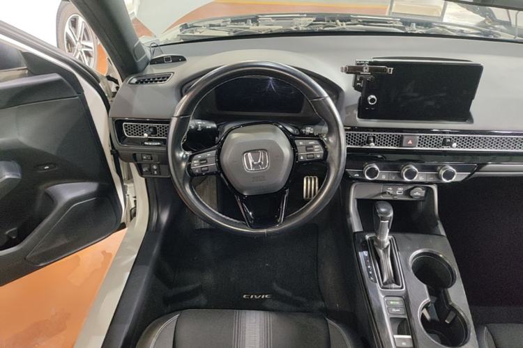 Used Honda Civic 2022 240TURBO CVT Dynamic Edition Steering Wheel