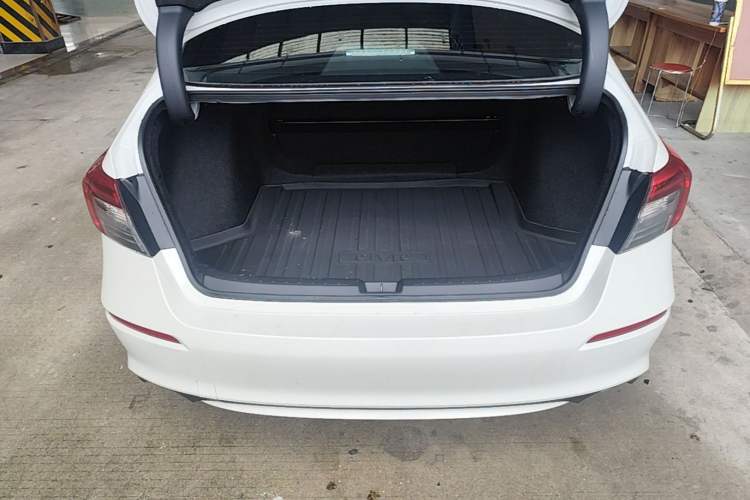 Used Honda Civic 2022 240TURBO CVT Dynamic Edition Trunk
