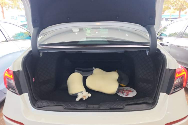Used Honda Civic 2022 240TURBO CVT Dynamic Edition Trunk