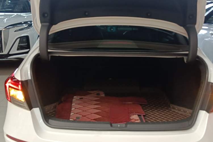 Used Honda Civic 2022 240TURBO CVT Dynamic Edition Trunk