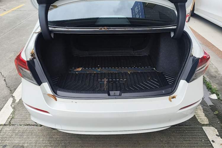 Used Honda Civic 2022 240TURBO CVT Dynamic Edition Trunk