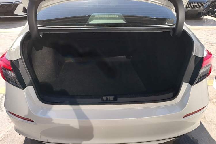 Used Honda Civic 2022 240TURBO CVT Dynamic Edition Trunk