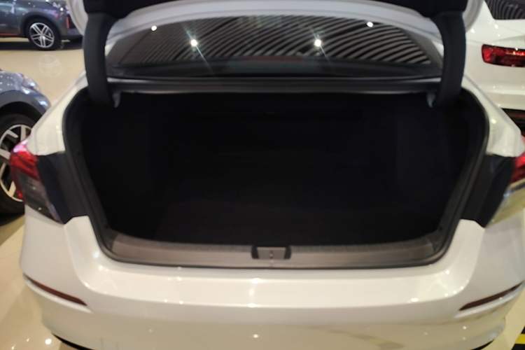 Used Honda Civic 2022 240TURBO CVT Dynamic Edition Trunk