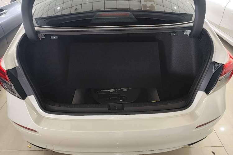 Used Honda Civic 2022 240TURBO CVT Dynamic Control Version Trunk