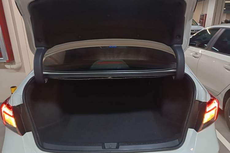 Used Honda Civic 2022 240TURBO CVT Dynamic Edition Trunk
