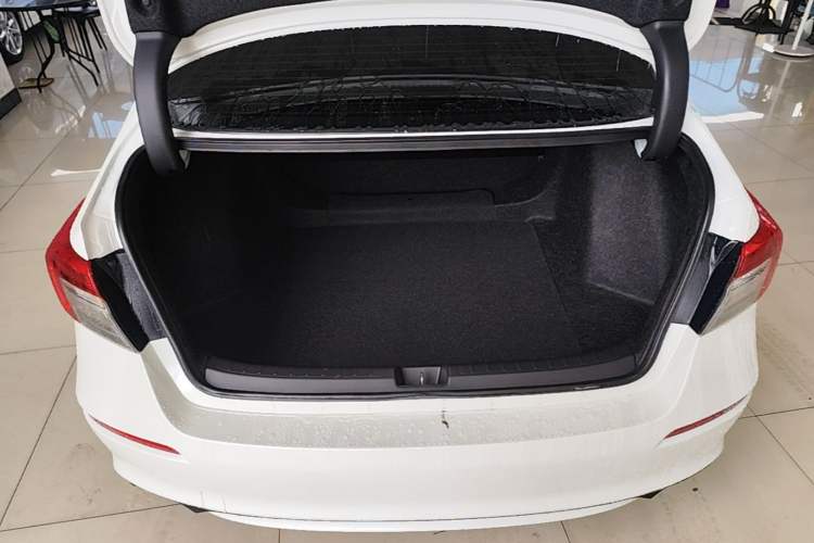 Used Honda Civic 2022 240TURBO CVT Dynamic Edition Trunk