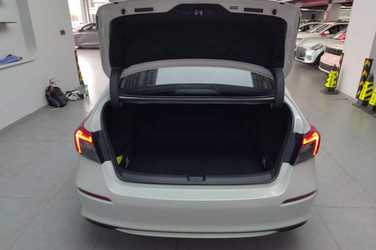 Used Honda Civic 2022 240TURBO CVT Dynamic Edition Trunk