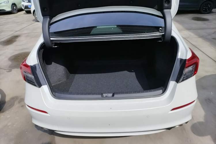 Used Honda Civic 2022 240TURBO CVT Dynamic Edition Trunk