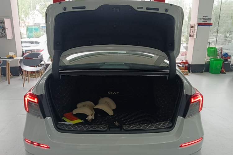 Used Honda Civic 2022 240TURBO CVT Dynamic Edition Trunk
