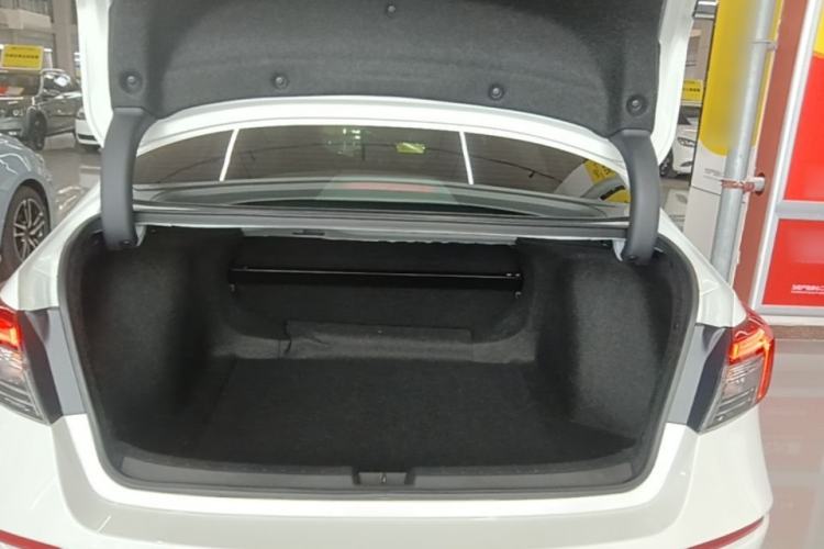 Used Honda Civic 2022 240TURBO CVT Dynamic Edition Trunk