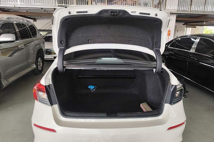 Used Honda Civic 2022 240TURBO CVT Dynamic Edition Trunk