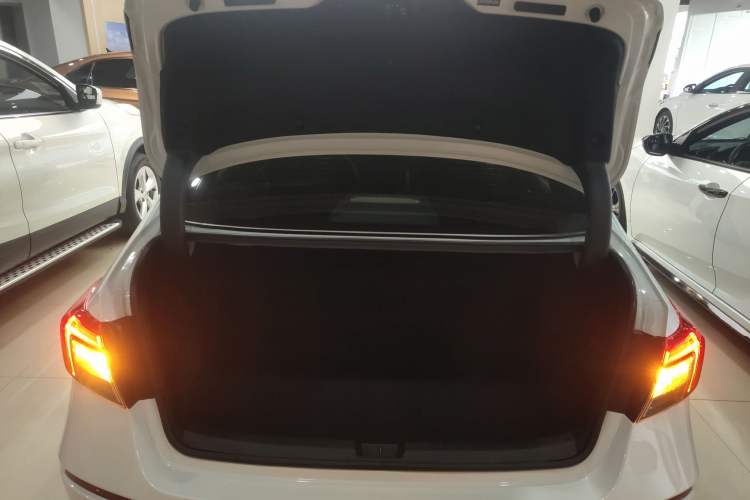Used Honda Civic 2022 240TURBO CVT Dynamic Edition Trunk