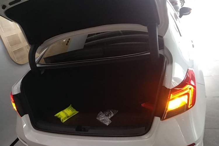 Used Honda Civic 2022 240TURBO CVT Dynamic Edition Trunk