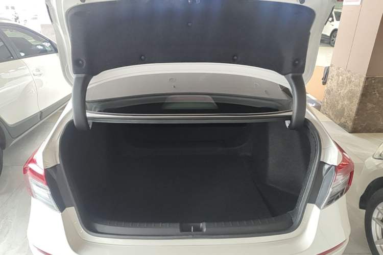 Used Honda Civic 2022 240TURBO CVT Dynamic Edition Trunk