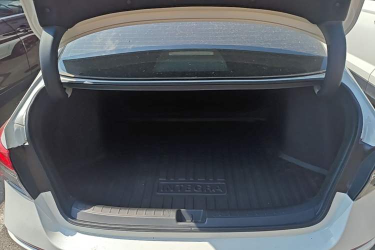 Used Honda Civic 2022 240TURBO CVT Dynamic Edition Trunk