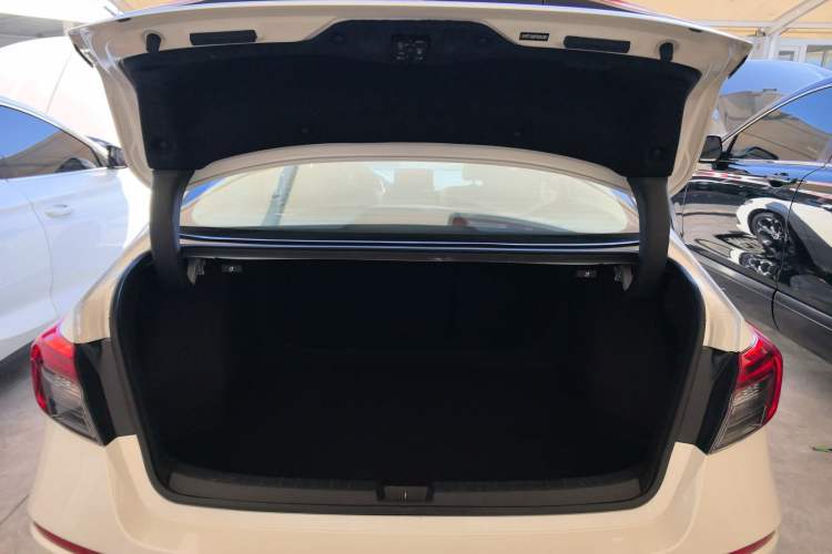Used Honda Civic 2022 240TURBO CVT Dynamic Control Version Trunk