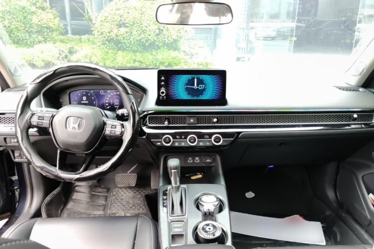 Used Honda Civic 2023 240TURBO CVT Dynamic Edition Center Console