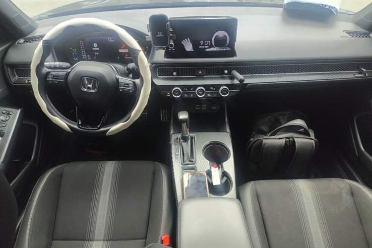Used Honda Civic 2023 HATCHBACK 240TURBO CVT Extreme Edition Center Console