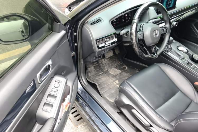 Used Honda Civic 2023 240TURBO CVT Dynamic Edition Driver Seat