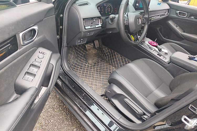 Used Honda Civic 2023 HATCHBACK 240TURBO CVT Extreme Edition Driver Seat