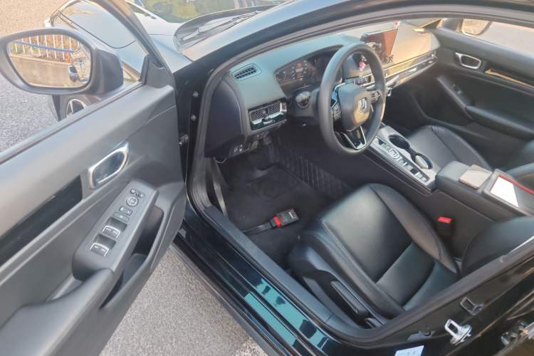 Used Honda Civic 2023 HATCHBACK 2.0L eHEV Extreme Edition Driver Seat